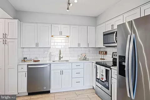 1808 Old Meadow Rd #1112, Mclean, VA 22102 photo 3