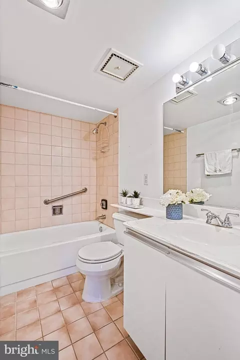 1808 Old Meadow Rd #1112, Mclean, VA 22102 photo 21