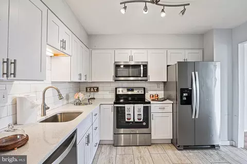 1808 Old Meadow Rd #1112, Mclean, VA 22102 photo 2