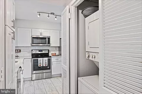 1808 Old Meadow Rd #1112, Mclean, VA 22102 photo 8