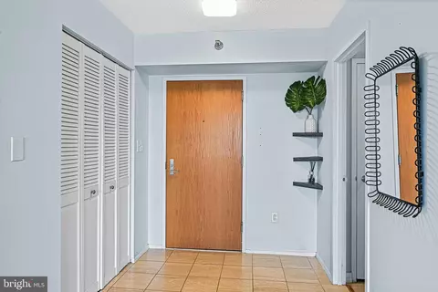 1808 Old Meadow Rd #1112, Mclean, VA 22102 photo 4