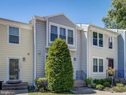 6165 Glen Eagles Ct #17, Falls Church, VA 22044