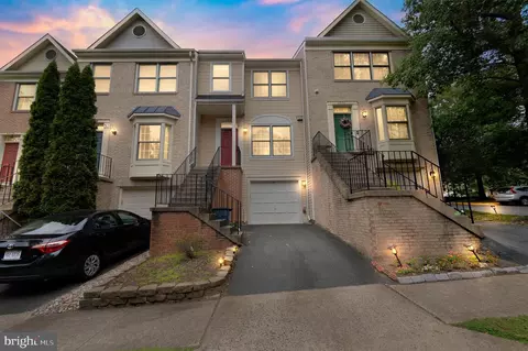 6302 Shirey Ln, Centreville, VA 20121
