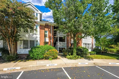 7592 Lakeside Village Dr #7592A, Falls Church, VA 22042