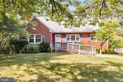 406 John Marshall Dr NE, Vienna, VA 22180