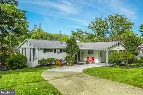 8621 Cromwell Dr, Springfield, VA 22151