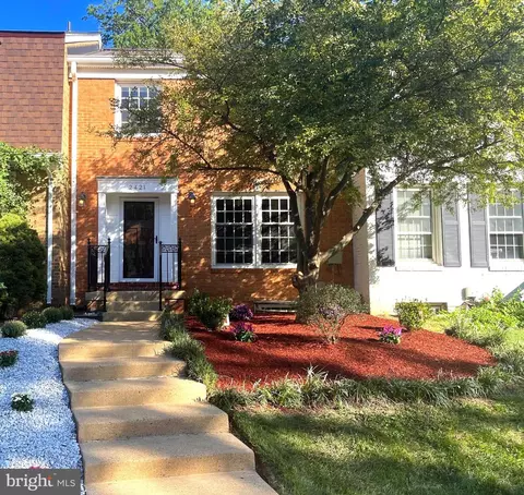 2421 Falls Place Ct, Falls Church, VA 22043