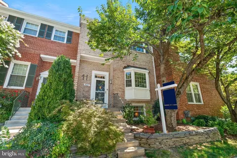 8217 La Faye Ct, Alexandria, VA 22306