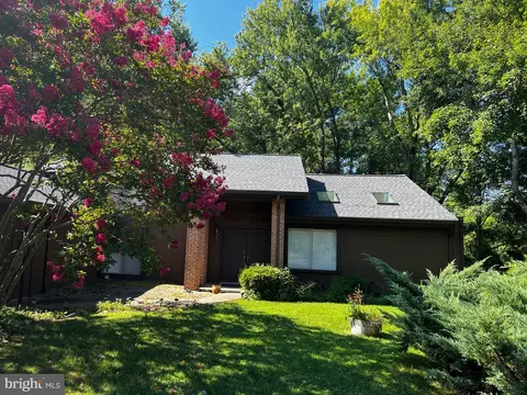 5902 Hall St, Springfield, VA 22152 photo 2