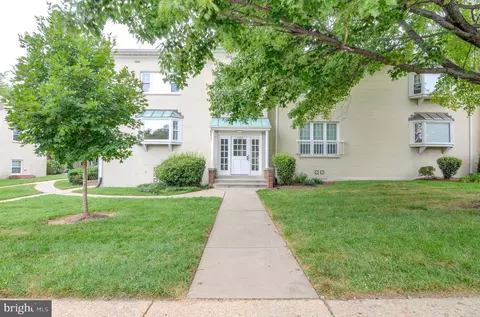 2908 Peyton Randolph Dr #101, Falls Church, VA 22044