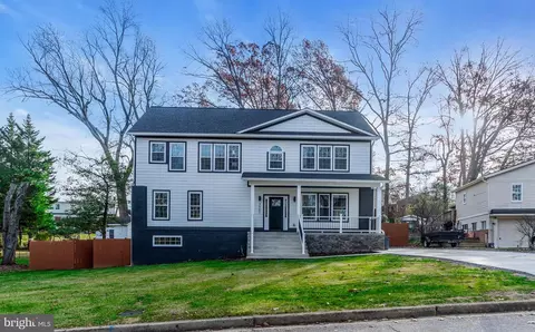 3901 Terrace Dr, Annandale, VA 22003