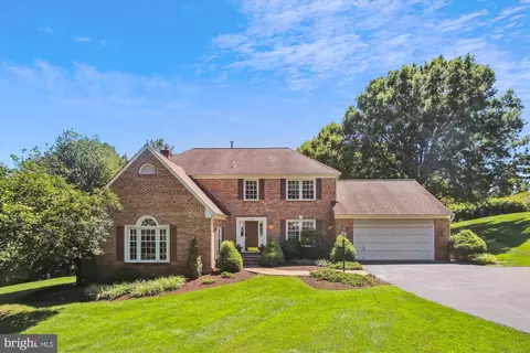 9905 Rosewood Hill Cir, Vienna, VA 22182