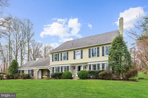 1050 Cedrus Ln, Mclean, VA 22102