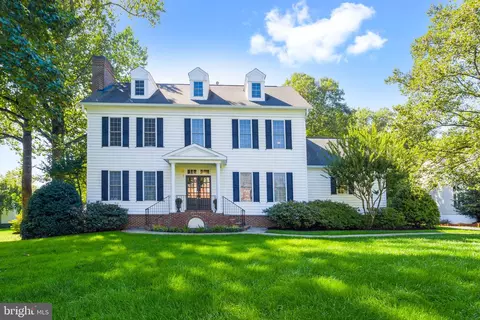 2970 Palmer St, Oakton, VA 22124