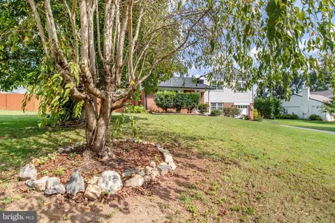 7310 Foxe Pl, Springfield, VA 22151 photo 2