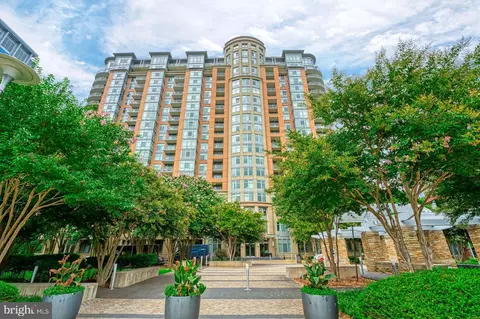 8220 Crestwood Heights Dr #518, Mclean, VA 22102