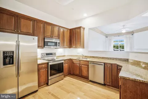 7871 Rolling Woods Ct #1402, Springfield, VA 22152 photo 3