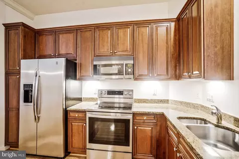 7871 Rolling Woods Ct #1402, Springfield, VA 22152 photo 5
