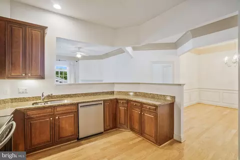 7871 Rolling Woods Ct #1402, Springfield, VA 22152 photo 4