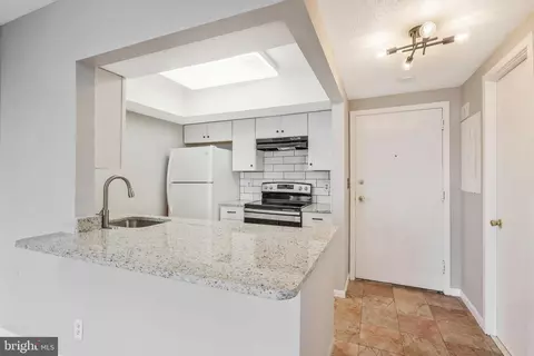 5505 Seminary Rd #813N, Falls Church, VA 22041