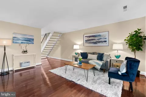 7278 Hillary St, Alexandria, VA 22315