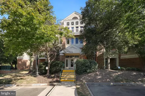 12919 Alton Sq #210, Herndon, VA 20170