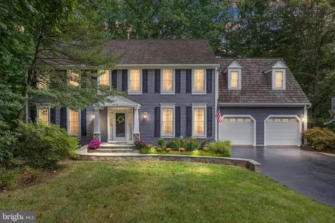 7313 Laketree Dr, Fairfax Station, VA 22039