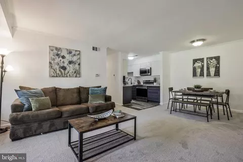 5803 D Rexford Dr #814, Springfield, VA 22152
