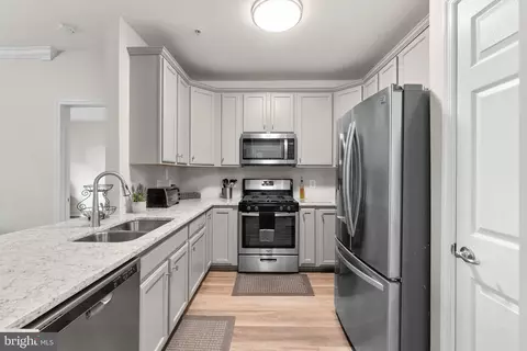 3830 Lightfoot St #227, Chantilly, VA 20151