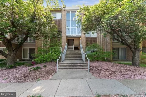 2909 Charing Cross Rd #7, Falls Church, VA 22042