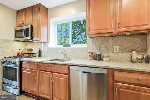 8905 Victoria Rd, Springfield, VA 22151 photo 13