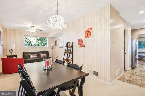 8905 Victoria Rd, Springfield, VA 22151 photo 17