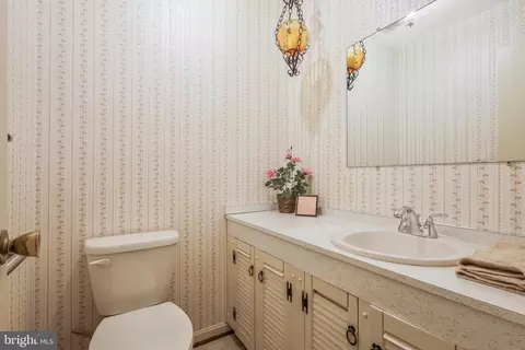 8905 Victoria Rd, Springfield, VA 22151 photo 5