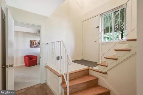 8905 Victoria Rd, Springfield, VA 22151 photo 4