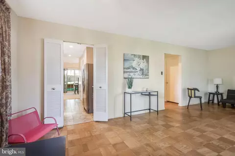 8905 Victoria Rd, Springfield, VA 22151 photo 9