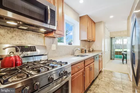 8905 Victoria Rd, Springfield, VA 22151 photo 10