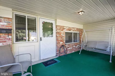8905 Victoria Rd, Springfield, VA 22151 photo 3