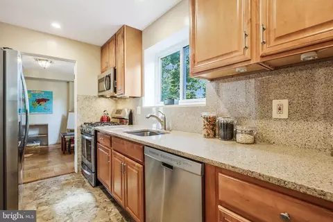 8905 Victoria Rd, Springfield, VA 22151 photo 11