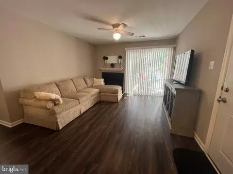 8625 Beekman Pl #B, Alexandria, VA 22309