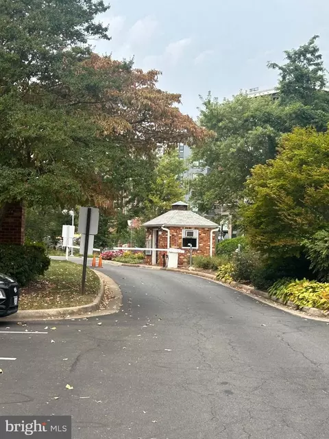 7721 Tremayne Pl #304, Mclean, VA 22102 photo 4