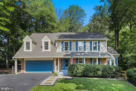 8036 Oak Hollow Ln, Fairfax Station, VA 22039