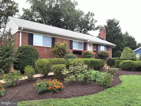 3828 Pickett Ct, Annandale, VA 22003