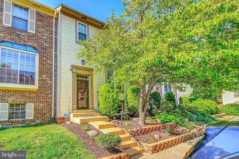 2709 Woodwalk Ct, Alexandria, VA 22306