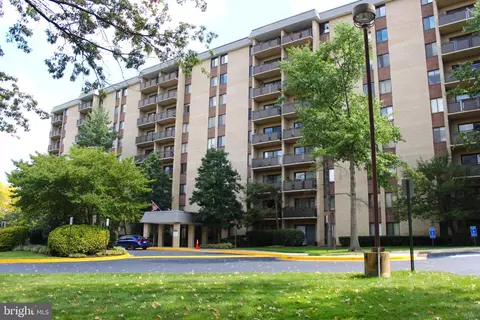 3101 S Manchester St #201, Falls Church, VA 22044