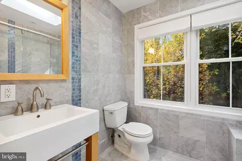 1720 Chesterbrook Vale Ct, Mclean, VA 22101 photo 24