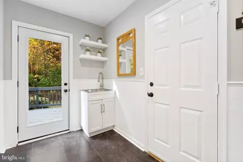 1720 Chesterbrook Vale Ct, Mclean, VA 22101 photo 15