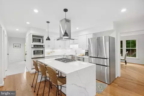 1720 Chesterbrook Vale Ct, Mclean, VA 22101 photo 4