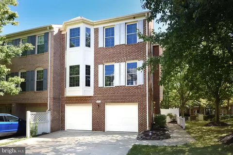 2741 Pembsly Dr, Vienna, VA 22181