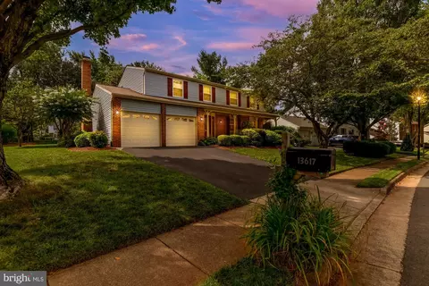 13617 Old Dairy Rd, Herndon, VA 20171