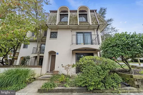 1635 Valencia Way, Reston, VA 20190